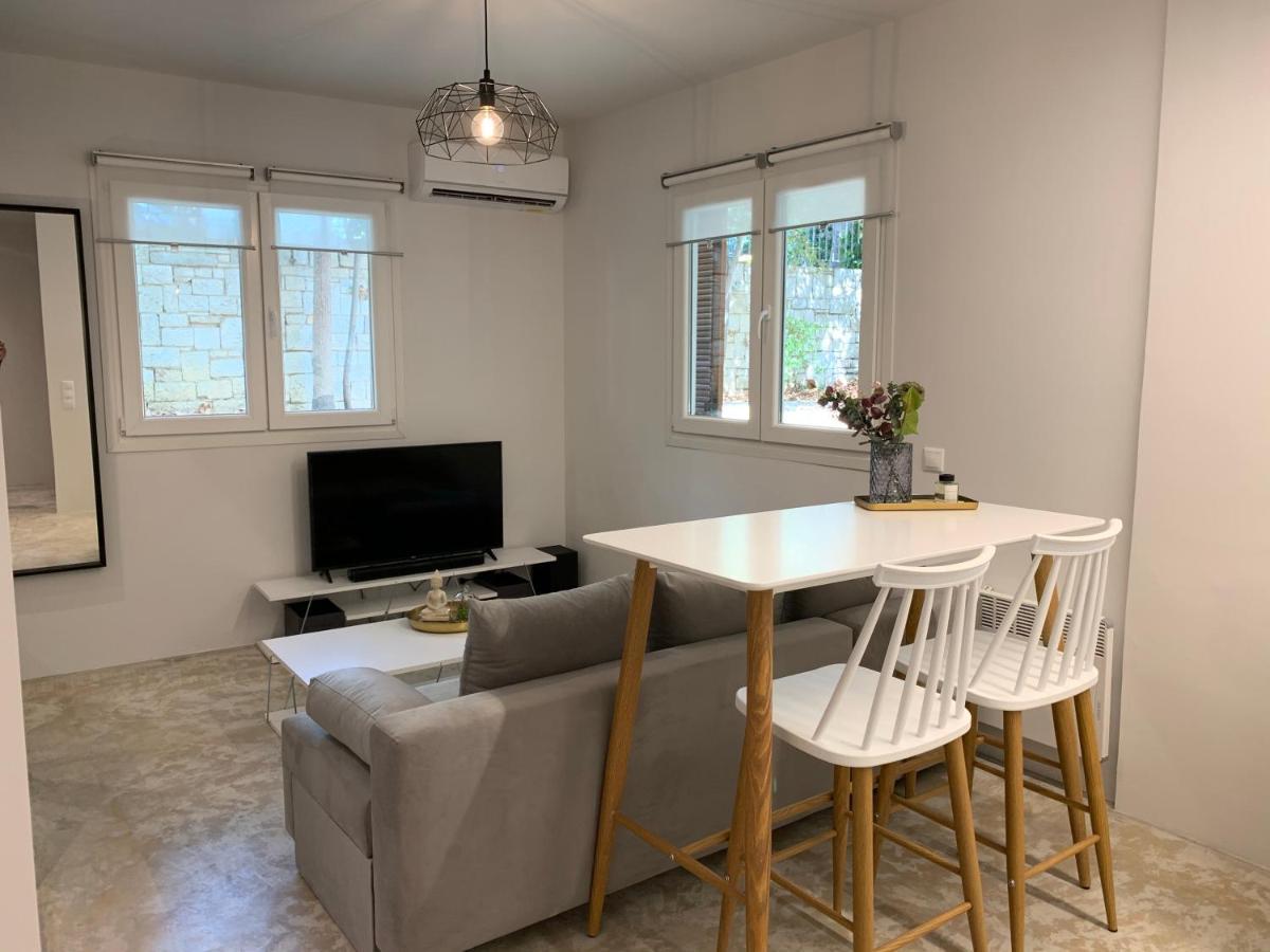 Renovated Apartment In Kifissia Center Near Metro G25 เอเธนส์ ภายนอก รูปภาพ