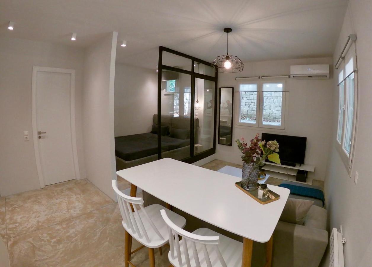 Renovated Apartment In Kifissia Center Near Metro G25 เอเธนส์ ภายนอก รูปภาพ
